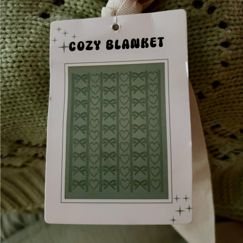 Francesca's Collections Sage Heart Pattern Throw - Picture 5 of 5
